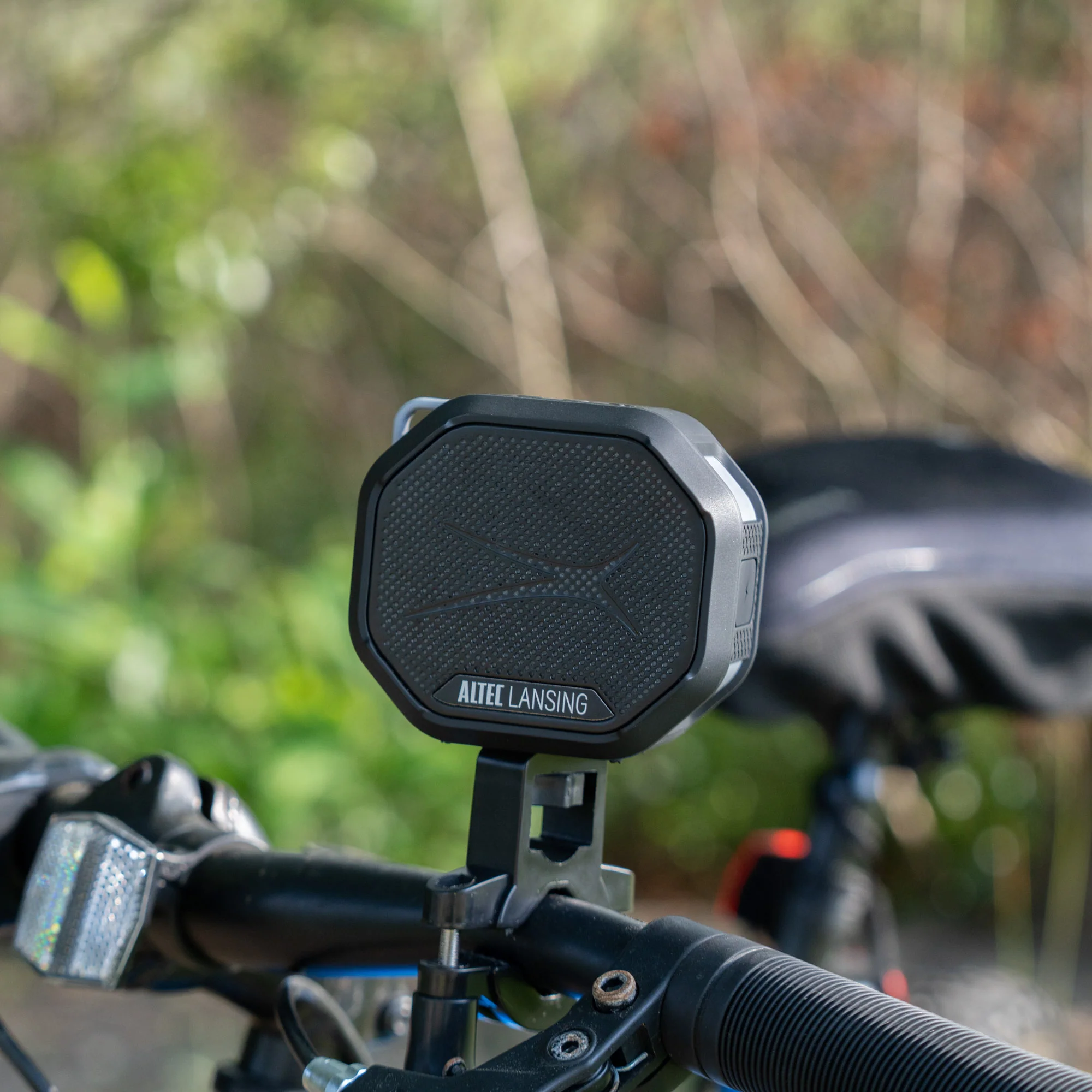 Altec Lansing HydraTrek Rugged EVERYTHINGPROOF® Portable Bluetooth Speaker - Image 10