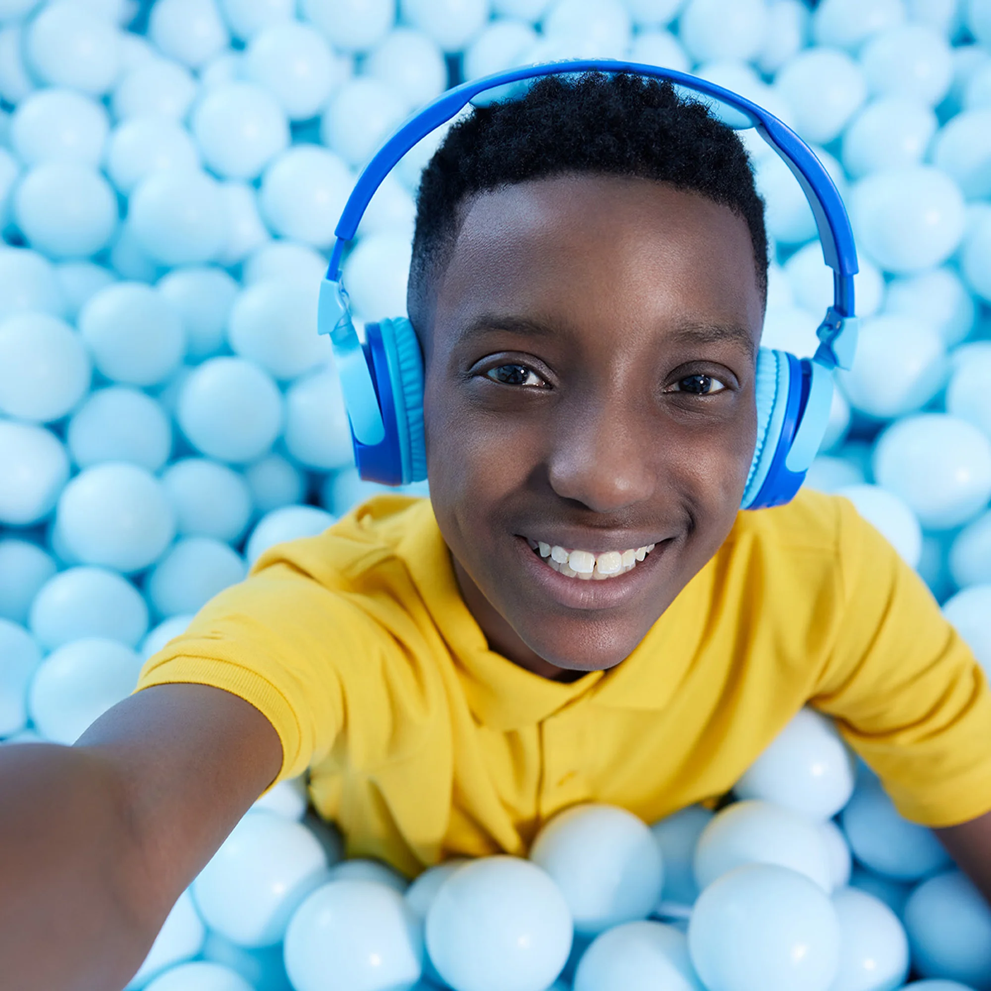 Altec Lansing Kid Safe 2-In-1 Bluetooth and Wired Headphones (Two-Tone) - Image 17