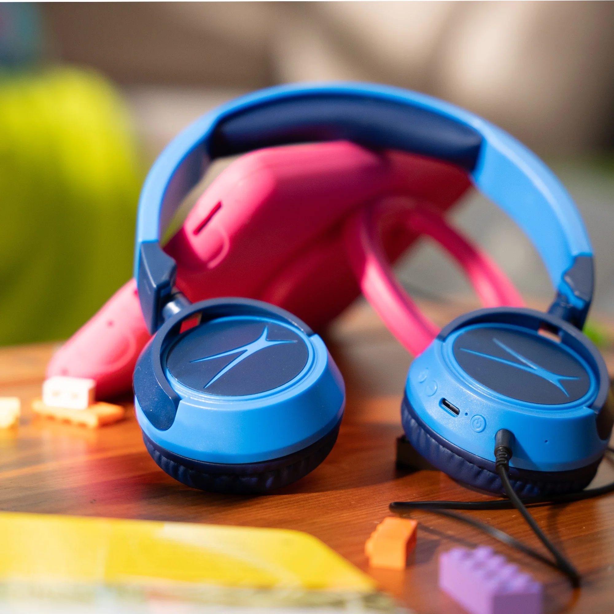 Altec Lansing Kid Safe 2-In-1 Bluetooth and Wired Headphones (Two-Tone) - Image 5